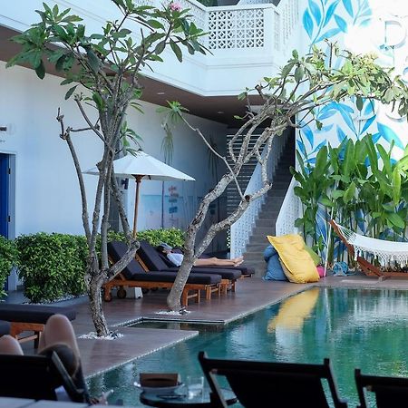 Hostel Dip & Doze Living Canggu Exterior foto