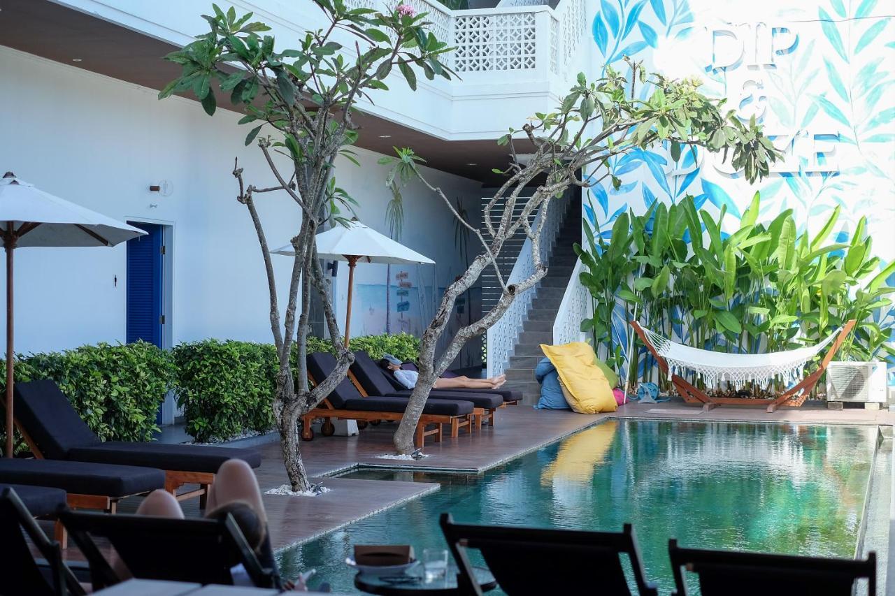 Hostel Dip & Doze Living Canggu Exterior foto