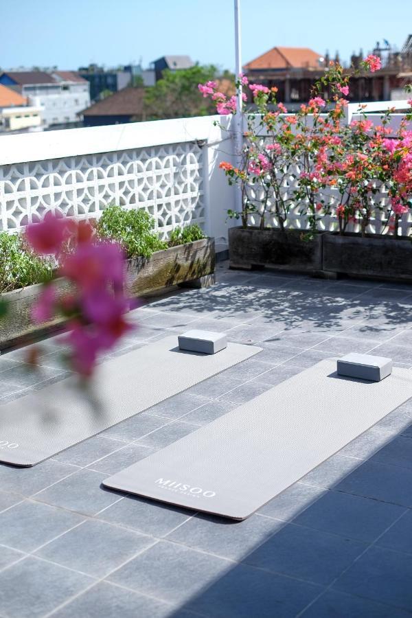 Hostel Dip & Doze Living Canggu Exterior foto