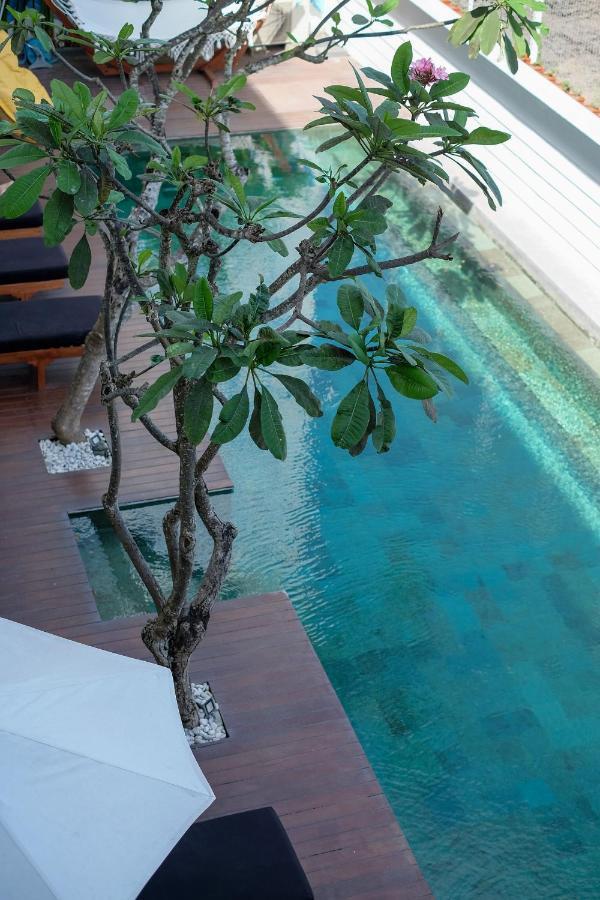 Hostel Dip & Doze Living Canggu Exterior foto