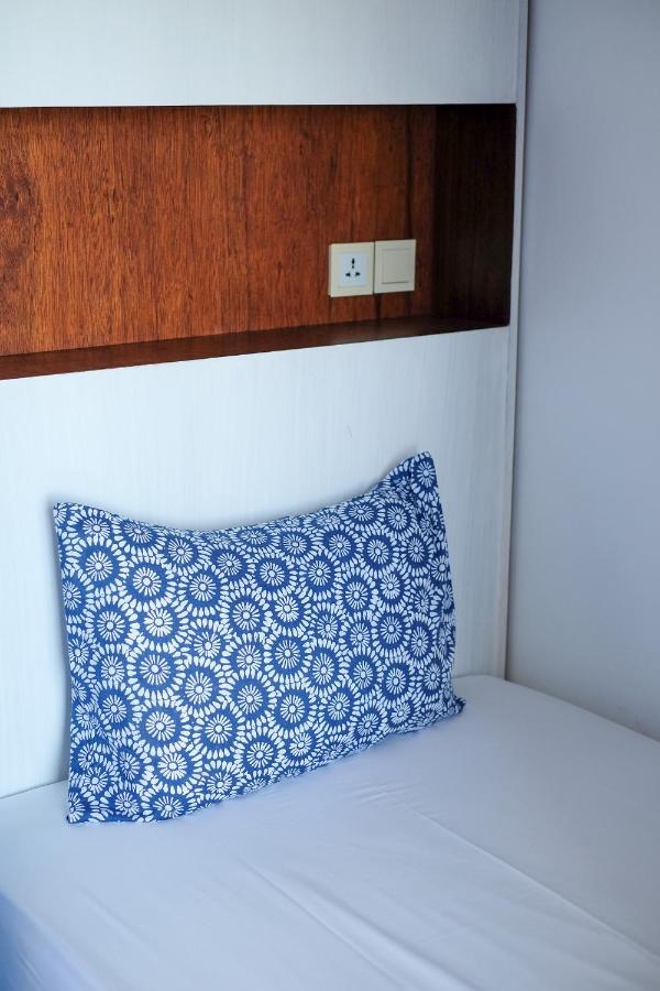 Hostel Dip & Doze Living Canggu Exterior foto