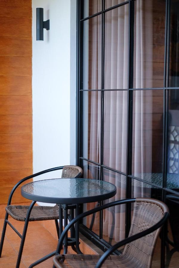 Hostel Dip & Doze Living Canggu Exterior foto